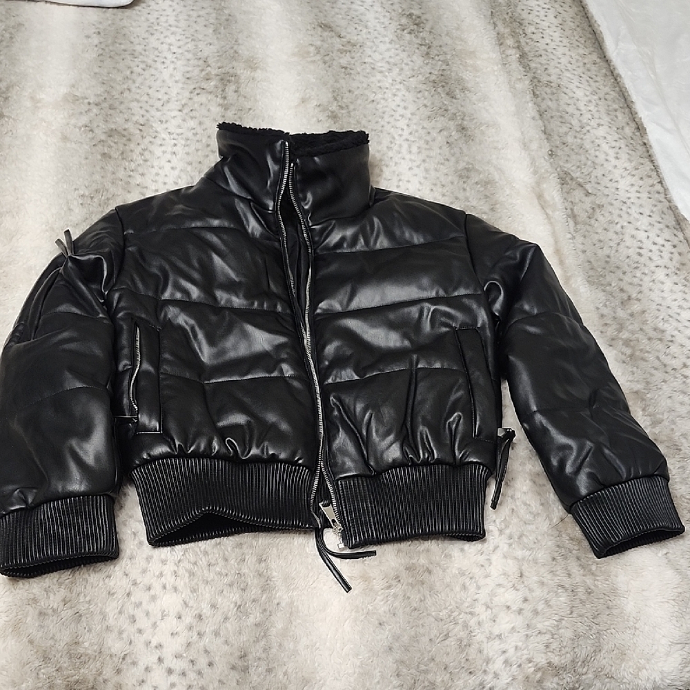 Forever 21 Black Cropped Puffer Jacket